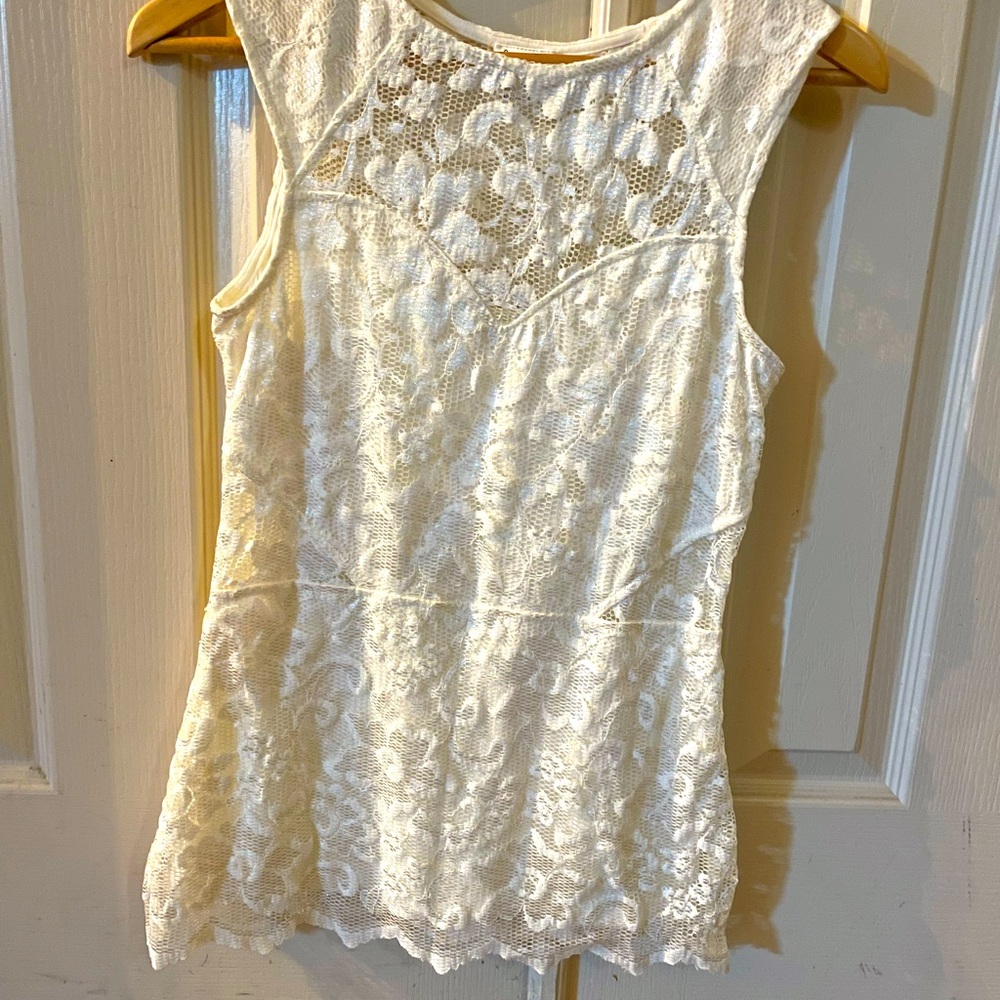 Cute sleeve less blouse
